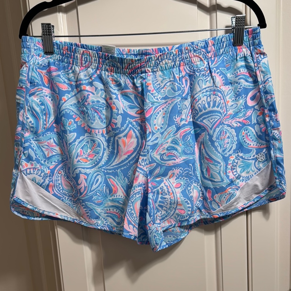 Size L Lilly Pulitzer Blue and Pink Paisley Ocean Trail short
